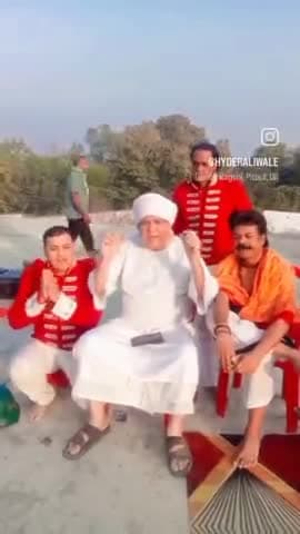 हैदर अली एक्टर फिल्म की शूटिंग के दौरान फिल्म के कलकारों के साथ । मैने इस फिल्म मे अंग्रेज का रोल किया है