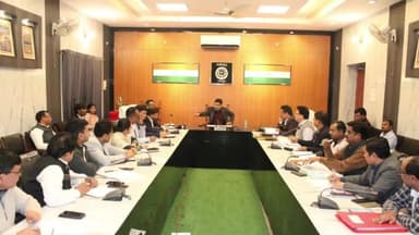 रामपुर: जिलाधिकारी ने फैमिली आईडी योजना को लागू करवाने के लिए जिलाधिकारी सभागार में जिले के सभी अधिकारियों के साथ बैठक की