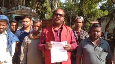 *डीएफओ से मिलकर डोमापहाड़ी के दलित परिवारों के लिए रास्ता छोड़ने की मांग।*
*फॉरवर्ड ब्लॉक की अगुवाई में आज दिया गया ज्ञापन।*