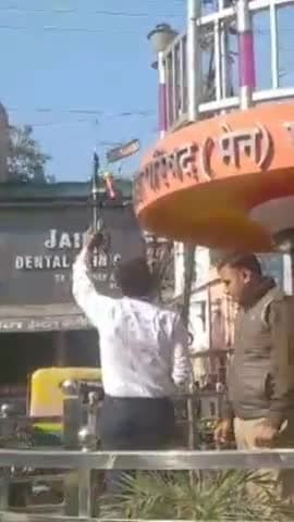 मवाना: शुक्रवार 6 दिसंबर बाबरी मस्जिद मामले को लेकर मवाना मेरा हालत दिनभर खुफिया तंत्र एवं बामनिरोधक दस्ता टीम घूमती रही