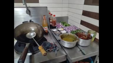 हज़ारीबाग: शहरी क्षेत्र के खाद्य प्रतिष्ठानों का खाद्य सुरक्षा पदाधिकारी ने किया औचक निरीक्षण