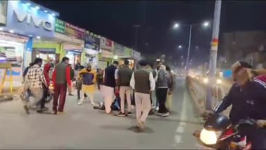 सिंगरौली: रॉन्ग साइड से आ रहे शराब के नशे में धुत बाइक पर सवार व्यक्ति गिरा, हुआ घायल, पुलिस ने भेजा अस्पताल