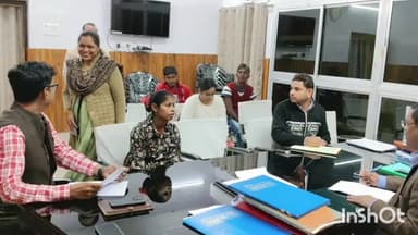 जमुई: समाहरणालय स्थित कार्यालय कक्ष में अपर समाहर्ता ने फरियादियों की सुनी फरियाद, कई मामलों का किया निष्पादन