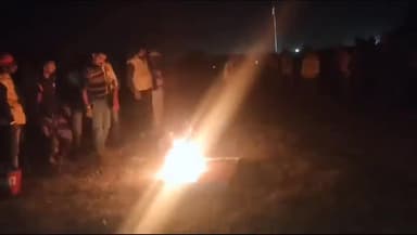 गोरखपुर: रामगढ़ ताल इलाके में लड़ाकू विमान से बमबारी की स्थिति से निपटने के लिए किया गया मॉक ड्रिल