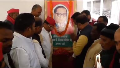 गोरखपुर: बेतियाहाता स्थित समाजवादी पार्टी कार्यालय पर मनाई गई डॉ भीमराव अंबेडकर की पुण्यतिथि