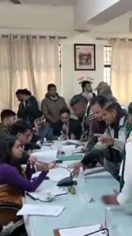 मवाना: शनिवार को मवाना तहसील में तहसील समाधान दिवस पर सीडीओ नूपुर गोयल ने सुनीं आने वाले फरियादियों की समस्याएं