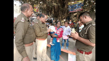 भदोही: भदोही पुलिस ने बिछड़े बच्चों को उनके परिजनों से मिलाया