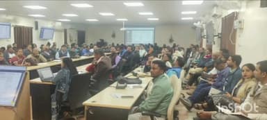 लखीसराय: डीएम की अध्यक्षता में अपार आई कार्ड निर्माण पर बैठक, जिला मुख्यालय परिसर में आयोजित