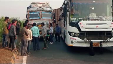 बोचहां: शर्फुद्दीनपुर एनएच 27 पर बस चालक और अन्य ने ट्रक चालक को पीटा, ओवरटेक को लेकर हुआ विवाद