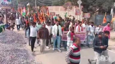 नानपारा: नवाबगंज कस्बे में बांग्लादेश में अल्पसंख्यकों पर हो रहे हमले के विरोध में निकाली गई जनाक्रोश रैली, सौंपा ज्ञापन