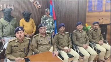 गिरिडीह: साइबर थाना पुलिस ने 3 शातिर अपराधियों को किया गिरफ्तार, एसपी और साइबर डीएसपी ने पपरवाटांड कार्यालय में दी जानकारी