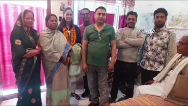 दिनारा: दिनारा में सम्मान समारोह में नोखा विधायक और सभापति ने राजस्व अधिकारी बनी बेटी को किया सम्मानित