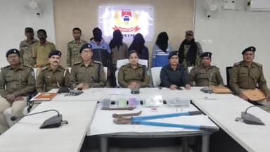 पांकी: 24 अक्टूबर को पांकी थाना क्षेत्र के गजबो र गांव में कृष्णा सोनी के घर पर छह अपराधियों ने हथियार के बल पर लूट की