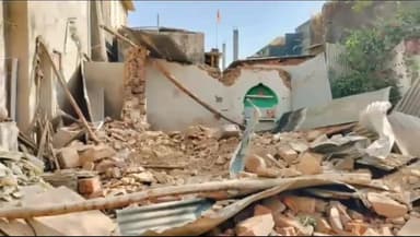 छोटीसादड़ी: रंभावली में जेसीबी की सहायता से रजिस्ट्री शुदा मकान गिराया, प्रार्थी ने डेढ़ दर्जन लोगों के खिलाफ दर्ज कराया मामला