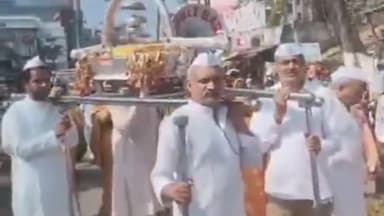 पिपरिया: पिपरिया में तारण स्वामी की 576वीं जयंती पर पालकी शोभा यात्रा निकाली गई, जगह-जगह स्वागत हुआ, जैन समाज के लोग शामिल हुए