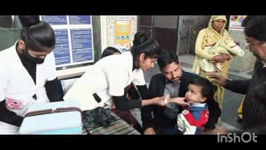 कटनी नगर: कलेक्टर ने जिला चिकित्सालय में पुत्र राघव को पोलियो की दवा पिलाई