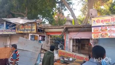 बीकानेर: शहर के कोटगेट थाना इलाके में दुकानों के ऊपर बने बोर्ड गिरे, मच गया हड़कंप