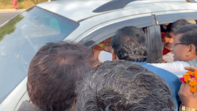 करैरा - बागेश्वर सरकार से पूर्व विधायक जसवंत जाटव ने लिया आशीर्वाद !! #SonuVlog