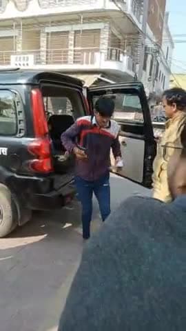 मवाना: मवाना के मीवा गांव में रविवार को शादी के रिश्ते की बुराई करने को लेकर दो पक्षों में जमकर मारपीट 112 पुलिस मौके पर पहुंची