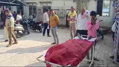 जहानाबाद: मीरा बीघा के पास ट्रेन से गिरकर एक व्यक्ति की हुई मौत, शव को पोस्टमार्टम के लिए लाया गया सदर अस्पताल