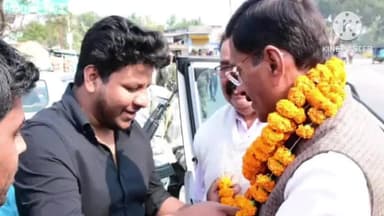 सिल्ली: सिल्ली जाने के क्रम में झारखंड चौक में रक्षा राज्य मंत्री का स्वागत