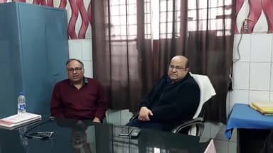 पूरनपुर: सामुदायिक स्वास्थ्य केन्द्र पूरनपुर में अल्ट्रासाउंड मशीन का निरीक्षण करने पहुंचे डिप्टी सीएमओ