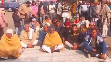 शामली: नवीन मंडी स्थल शामली में गुड आढ़तियों के खिलाफ कोल्हू संचालकों का आक्रोश, जाम लगाकर किया प्रदर्शन