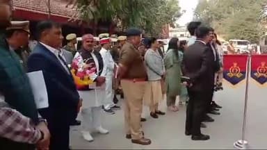 जौनपुर: सोमवार को आयुक्त ने डीएम सहित अन्य अधिकारियों के साथ बैठक कर दिए दिशा निर्देश