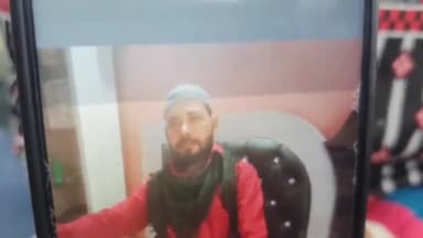 रामपुर: नगर पालिका परिषद के सामने खून में लथपथ मिली युवक की डेडबॉडी, मृतक की पत्नी ने जताया हत्या का शक, पुलिस जांच में जुटी