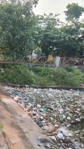 पिछली सरकार में ,
बेमेतरा का बुरा हाल,
नई सरकार में ,
स्वच्छ बेमेतरा स्वस्थ बना बेमेतरा |
#bemetara #MLA #chhattisgarh #mladipeshsahu #dipeshsahu #political #बेमेतरा_जिला #raipur #bemetara