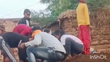 बटियागढ़: सादपुर में निर्माण स्थल पर खुदाई के दौरान निकले थे चाँदी के सिक्के, मिट्टी में सिक्के खोजने के लिए लोगों की उमड़ी भीड़