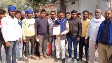 जौनपुर: सिकरारा के लेदुआ गांव में आजादी के बाद से नहीं लग पाया बिजली का पोल, डीएम को सौंपा गया ज्ञापन