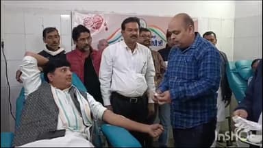 हरदोई: कांग्रेस कार्यकर्ताओं ने मेडिकल कॉलेज हरदोई में सामाजिक सद्भावना रक्तदान शिविर का आयोजन कर मनाया सोनिया गांधी का जन्मदिन