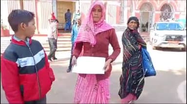 शिवपुरी नगर: सड़क हादसे में पति की मौत के बाद मायके वालों ने भी वापस भेजा, करमाजखुर्द की महिला ने कलेक्टर से आर्थिक सहायता की मांग की