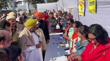 ਡੇਰਾਬਸੀ: 'ਆਪ ਦੀ ਸਰਕਾਰ ਆਪ ਦੇ ਦੁਆਰ' ਮੁਹਿੰਮ ਤਹਿਤ ਤ੍ਰਿਵੇਦੀ ਕੈਂਪ ਵਿਖੇ 
ਵਿਧਾਇਕ ਕੁਲਜੀਤ ਰੰਧਾਵਾ ਦੀ ਅਗਵਾਈ 'ਚ ਸੁਵਿਧਾ ਕੈਂਪ ਲਗਾਇਆ ਗਿਆ