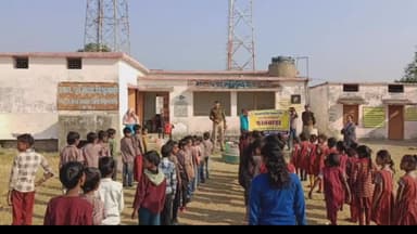 देवसर: वरगवा पुलिस ने गढ़हरा विद्यालय में बच्चों को किया जागरूक