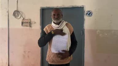 टीकमगढ़: पलेरा निवासी व्यक्ति ने परिवार के लोगों पर जमीन पर कब्जा करने का लगाया आरोप, कलेक्ट्रेट पहुंचकर की शिकायत