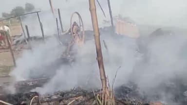 नौतन: विशंभर पुर छरकी गांव में आग लगने से एक गाय का बछड़ा मरा, सभी सामान जलकर राख