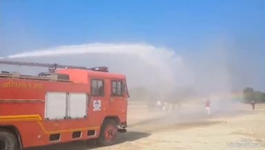 मिर्ज़ापुर: चंदईपुर स्थित मैदान पर डीआईजी की मौजूदगी में बलवा और दंगा नियंत्रण के लिए पुलिसकर्मियों को कराया गया पूर्वाभ्यास