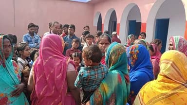 नौतन: गोसाई टोला विद्यालय के ऊपर हाई वोल्टेज बिजली तार से खतरा, छात्रों और शिक्षकों ने विभाग को पत्र लिखा