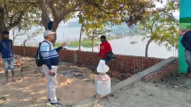 नौतन: मुख्यमंत्री के आगमन को लेकर बैकुंठवा पंचायत में तैयारियां शुरू, हरदिया मन किनारे सीढ़ी चबूतरा और फेवर ब्लॉक का काम तेजी से चल रहा है