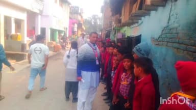 नबीनगर: टंडवा बाजार में छात्र-छात्राओं ने मानव श्रृंखला बनाकर बांग्लादेश में हिंदुओं पर हो रहे अत्याचार का किया विरोध