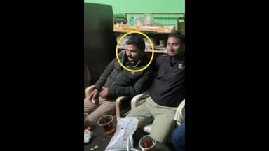 झांसी: बबीना थाने में तैनात सिपाही की शराब के साथ फोटो सोशल मीडिया पर हो रही है वायरल