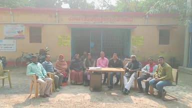 गोरौल: कटरमाला पंचायत के नवनिर्वाचित पैक्स अध्यक्ष उदय कुमार ने कार्यकारिणी सदस्यों के साथ पैक्स भवन में की बैठक