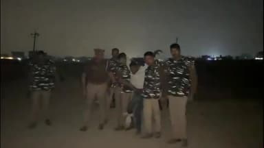 रोहनिया के नकाइन में बदमाशों और पुलिस के बीच मुठभेड़, एक बदमाश के पैर में लगी गोली, दूसरा फरार