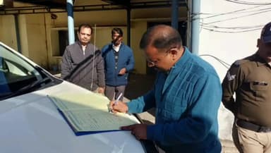 हरिद्वार: डीएम कर्मेंद्र सिंह ने सिंचाई विभाग, जल संस्थान और ऋषिकुल विद्यालय में की छापेमारी, कई कर्मचारी अनुपस्थित मिले