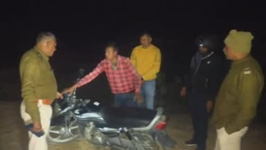 सिंगरौली: खुटार क्षेत्र से चोरी हुई मोटरसाइकिल समेत 90 हजार की मशरूका के साथ आरोपी गिरफ्तार, खुटार पुलिस ने की कार्रवाई