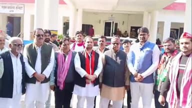 झांसी: समाजवादी पार्टी ने सरकारी मूंगफली की खरीद में हो रहे भ्रष्टाचार के खिलाफ जिलाधिकारी को दिया ज्ञापन