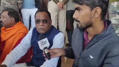 बगोदर: बगोदर विधायक बालू मामले में सदन के बाहर धरना पर बैठे