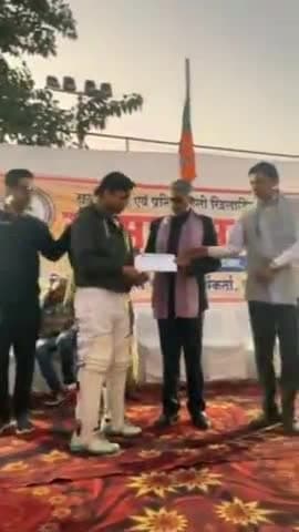 साकेत: दिल्ली के छतरपुर में पूर्व विधायक ने खिलाड़ियों को किया सम्मानित